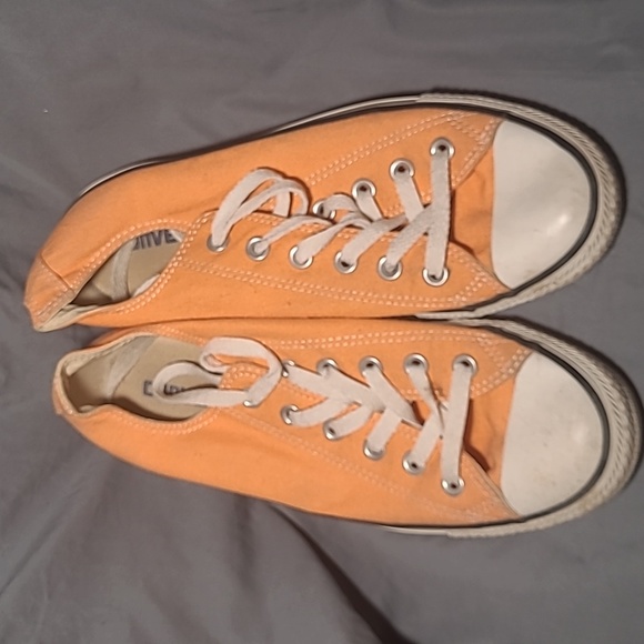 Converse - Picture 1 of 4